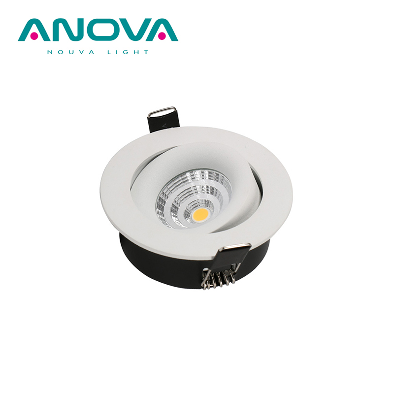 How can the driver circuit of LED spotlights achieve high-precision constant current to ensure stable color temperature?